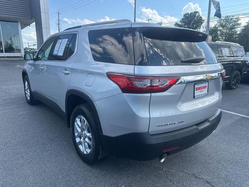 Silver Ice Metallic 2018 Chevrolet Traverse LT Cloth