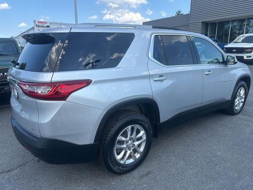 Silver Ice Metallic 2018 Chevrolet Traverse LT Cloth
