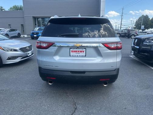 Silver Ice Metallic 2018 Chevrolet Traverse LT Cloth