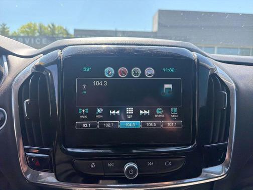 Silver Ice Metallic 2018 Chevrolet Traverse LT Cloth