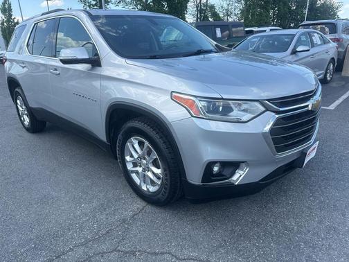 Silver Ice Metallic 2018 Chevrolet Traverse LT Cloth