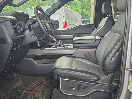 2023 Ford F-150 Lightning LARIAT