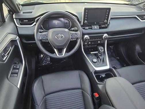2020 Toyota RAV4 Hybrid SE
