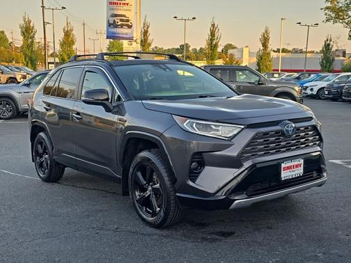 2020 Toyota RAV4 Hybrid SE