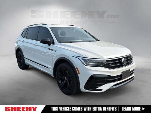 Opal White Pearl 2023 Volkswagen Tiguan 2.0T SE R-Line Black