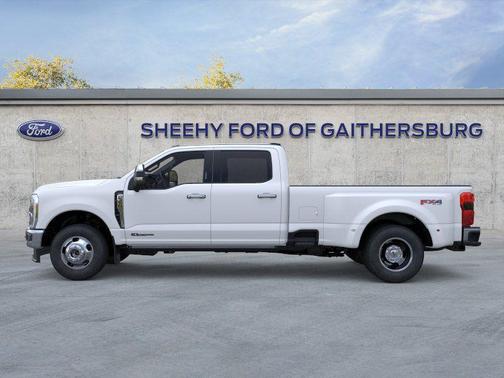 Star White Metallic Tri-Coat 2026 Ford F-350 Lariat