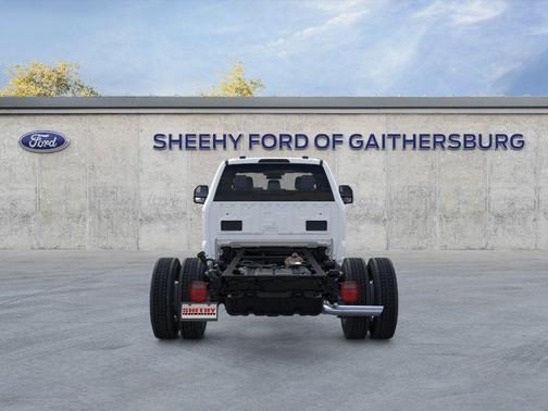 Oxford White 2026 Ford F-450 DRW