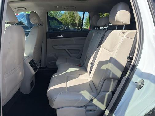 Pure White 2021 Volkswagen Atlas 2.0T SEL