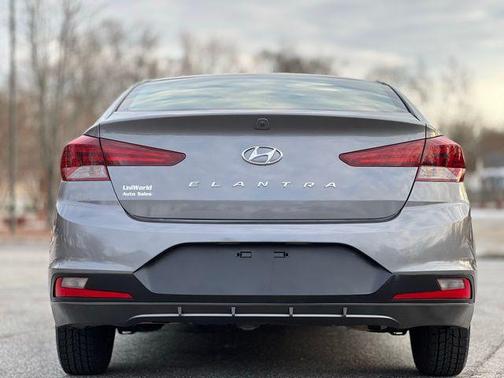2019 Hyundai ELANTRA SE