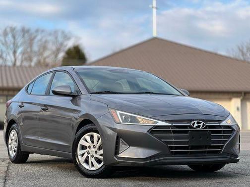 2019 Hyundai ELANTRA SE