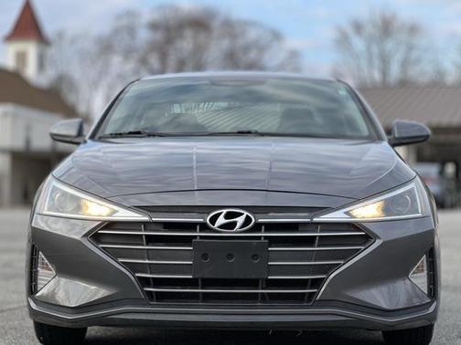 2019 Hyundai ELANTRA SE