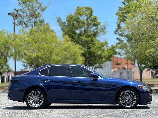 Montecarlo Blue Metallic 2017 Alfa Romeo Giulia Base