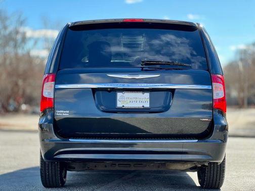 2013 Chrysler Town & Country Touring