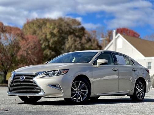 2017 Lexus ES 300h Base