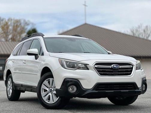 Crystal White Pearl 2019 Subaru Outback 2.5i Premium