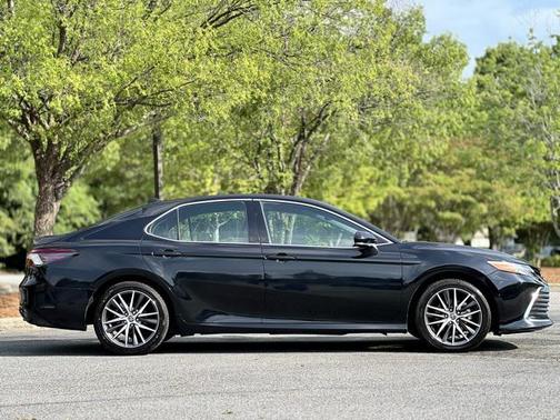 2022 Toyota Camry Hybrid XLE