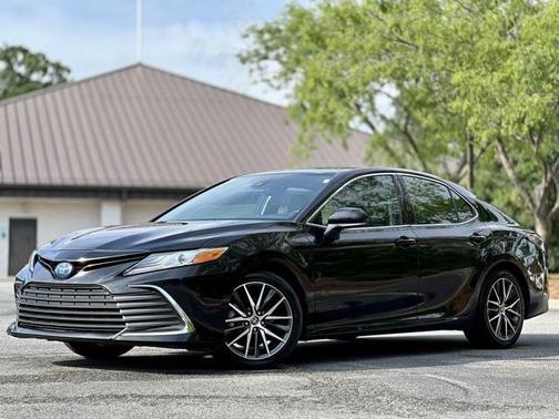 2022 Toyota Camry Hybrid XLE