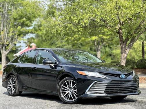 2022 Toyota Camry Hybrid XLE