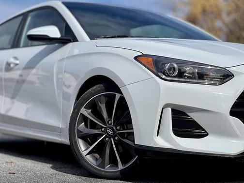 2020 Hyundai Veloster 2