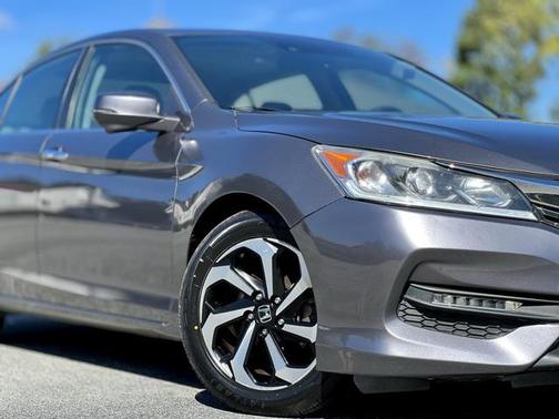 2017 Honda Accord EX-L w/Navigation & Honda Sensing