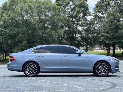 2018 Volvo S90 T5 Momentum