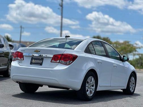 Summit White 2015 Chevrolet Cruze LS