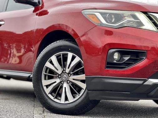 2018 Nissan Pathfinder SL