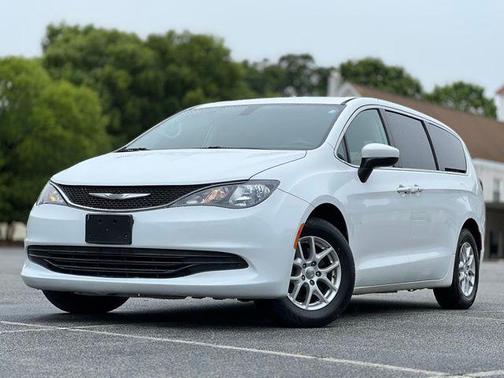 Bright White Clearcoat 2017 Chrysler Pacifica Touring