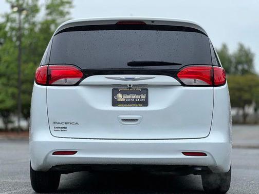 Bright White Clearcoat 2017 Chrysler Pacifica Touring
