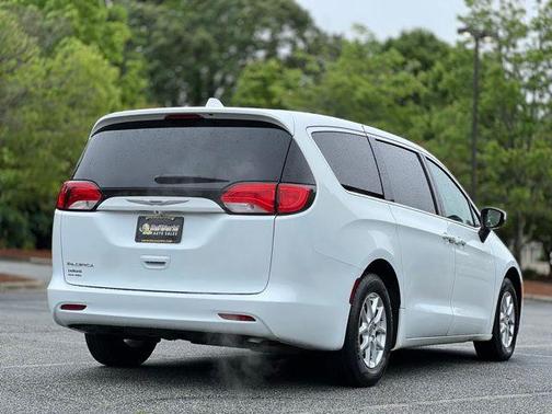 Bright White Clearcoat 2017 Chrysler Pacifica Touring
