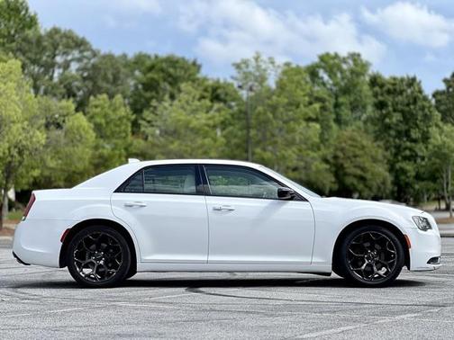 2018 Chrysler 300 Touring