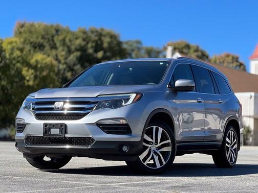 Silver 2017 Honda Pilot Touring