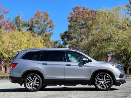 Silver 2017 Honda Pilot Touring