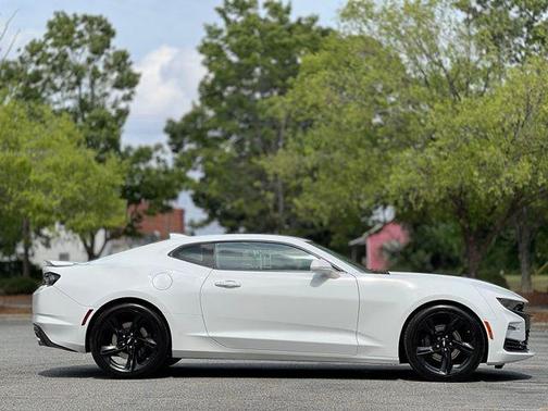 Summit White 2019 Chevrolet Camaro 1SS