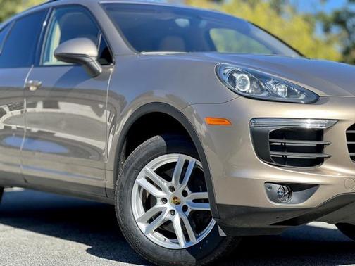 2016 Porsche Cayenne Cayenne