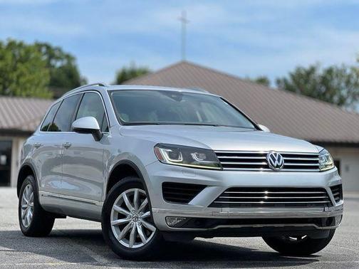 Reflex Silver Metallic 2016 Volkswagen Touareg VR6 Sport
