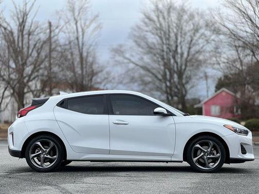 2019 Hyundai Veloster 2