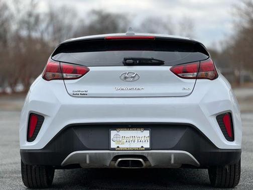 2019 Hyundai Veloster 2