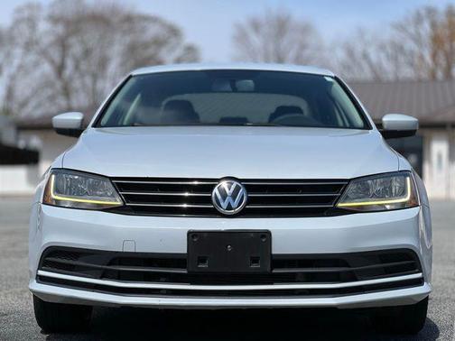 White Silver Metallic 2017 Volkswagen Jetta 1.4T S