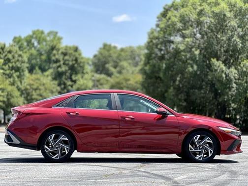 2024 Hyundai ELANTRA Limited