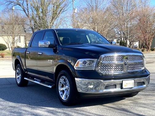 Photo 3 of 27 of 2016 RAM 1500 Laramie
