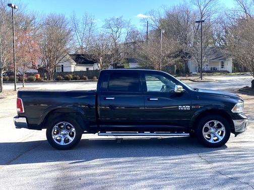Photo 4 of 27 of 2016 RAM 1500 Laramie