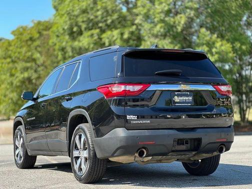 Mosaic Black Metallic 2020 Chevrolet Traverse LT Leather