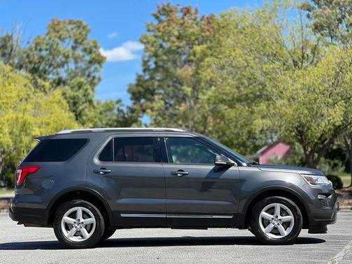 Magnetic 2019 Ford Explorer XLT