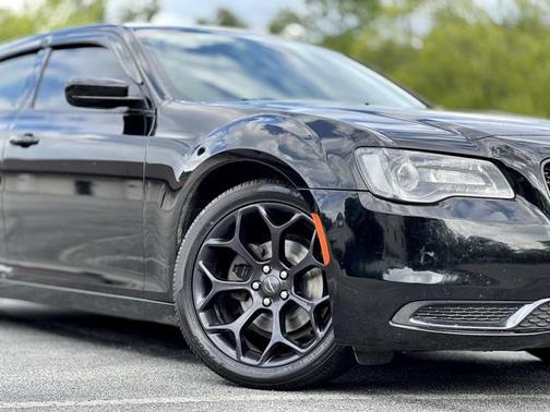 2019 Chrysler 300 Touring