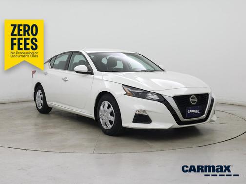 White 2022 Nissan Altima S