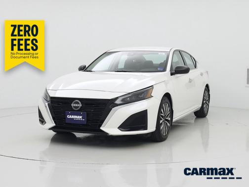 White 2024 Nissan Altima SV