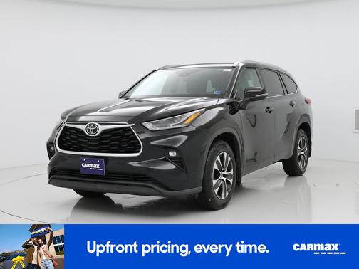 Black 2021 Toyota Highlander XLE