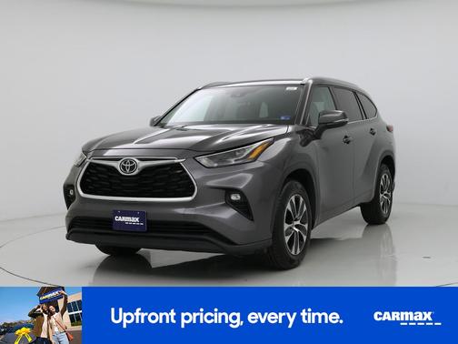Gray 2022 Toyota Highlander XLE