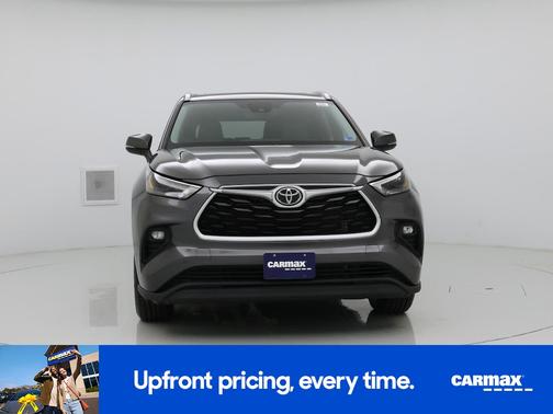Gray 2022 Toyota Highlander XLE